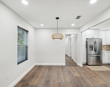 1008 E Norfolk Street - Photo Thumbnail 10
