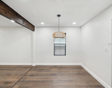 1008 E Norfolk Street - Photo Thumbnail 9