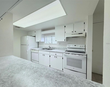 8608 Lake Isle Drive - Photo Thumbnail 6