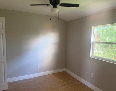 4605 N Hubert Avenue - Photo Thumbnail 6