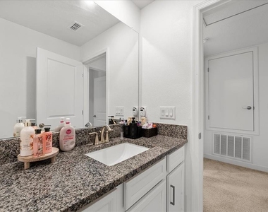 8166 Crescent Oaks Drive - Photo Thumbnail 29