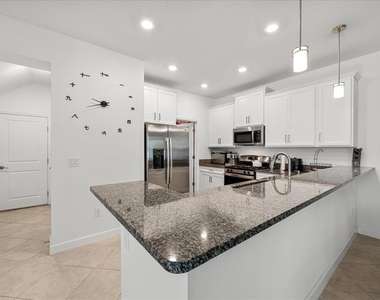 8166 Crescent Oaks Drive - Photo Thumbnail 10