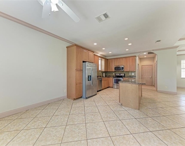 3190 Bay City Terrace - Photo Thumbnail 14