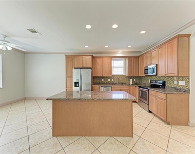 3190 Bay City Terrace - Photo Thumbnail 12