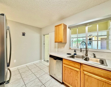 10823 Brickside Court - Photo Thumbnail 14