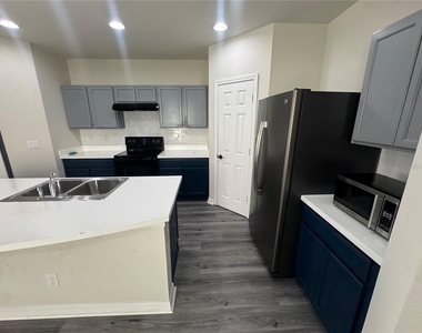 4806 Chatterton Way - Photo Thumbnail 7