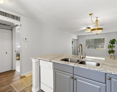 3137 Mission Grove Drive - Photo Thumbnail 10