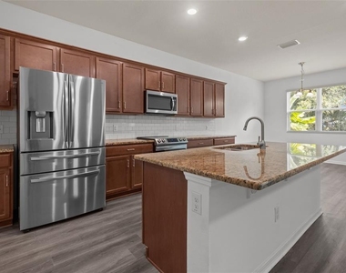 12124 Lake Boulevard - Photo Thumbnail 4