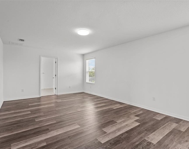 12124 Lake Boulevard - Photo Thumbnail 9
