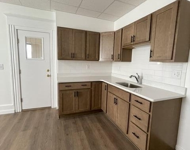1245 Wyoming Avenue - Photo Thumbnail 4