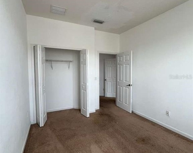 1712 Portofino Meadows Boulevard - Photo Thumbnail 7
