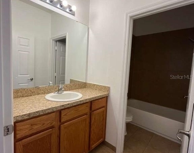 1712 Portofino Meadows Boulevard - Photo Thumbnail 5