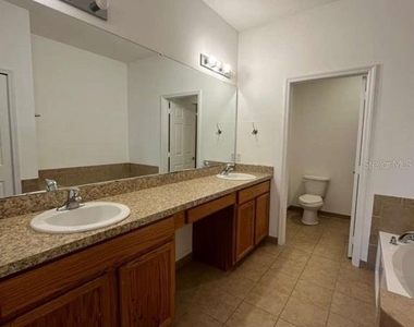 1712 Portofino Meadows Boulevard - Photo Thumbnail 11