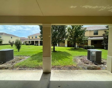 1712 Portofino Meadows Boulevard - Photo Thumbnail 4