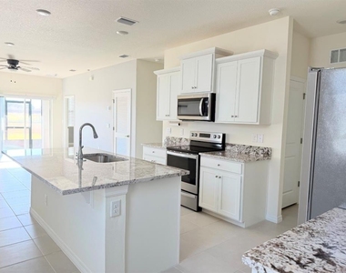 5450 Nw 46th Lane Road - Photo Thumbnail 4