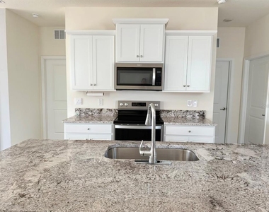 5450 Nw 46th Lane Road - Photo Thumbnail 7