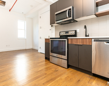 238 Pulaski St - Photo Thumbnail 1