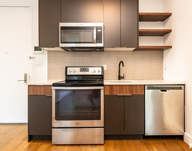 238 Pulaski St - Photo Thumbnail 4