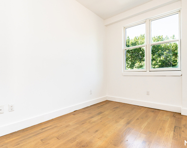 238 Pulaski St - Photo Thumbnail 10