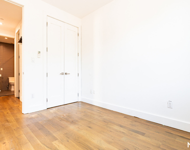 238 Pulaski St - Photo Thumbnail 11