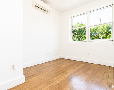 238 Pulaski St - Photo Thumbnail 13