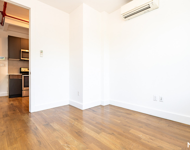 238 Pulaski St - Photo Thumbnail 8