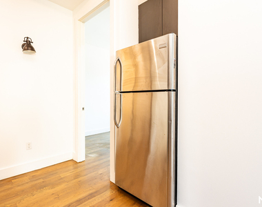 238 Pulaski St - Photo Thumbnail 5