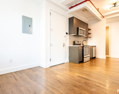 238 Pulaski St - Photo Thumbnail 2
