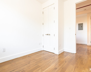 238 Pulaski St - Photo Thumbnail 16