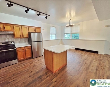 1166 Fullerton Avenue - Photo Thumbnail 8