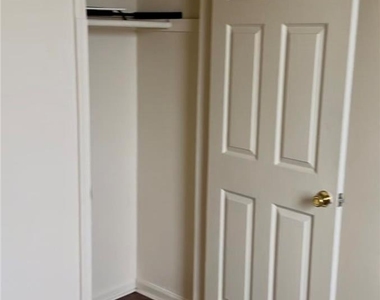 402 Ridge Avenue - Photo Thumbnail 4