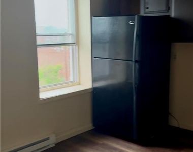 402 Ridge Avenue - Photo Thumbnail 1
