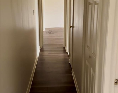402 Ridge Avenue - Photo Thumbnail 3