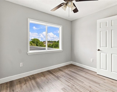 1365 Carey Glen Cir - Photo Thumbnail 18