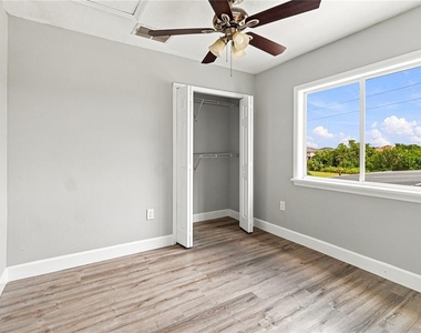 1365 Carey Glen Cir - Photo Thumbnail 17
