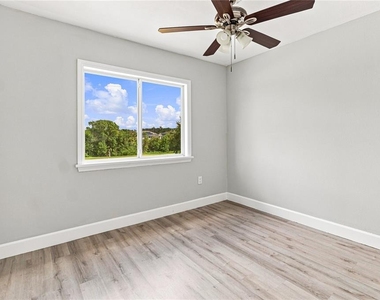 1365 Carey Glen Cir - Photo Thumbnail 15