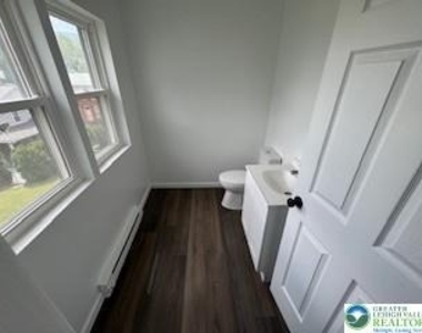 140 E Market Street - Photo Thumbnail 3