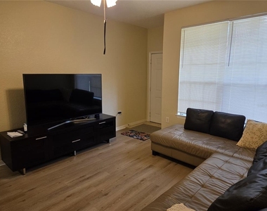 858 Grand Regency Point - Photo Thumbnail 2