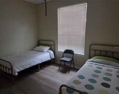 858 Grand Regency Point - Photo Thumbnail 16