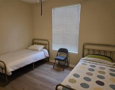 858 Grand Regency Point - Photo Thumbnail 5