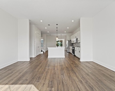 336 Center Lake Lane - Photo Thumbnail 15