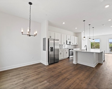 336 Center Lake Lane - Photo Thumbnail 11
