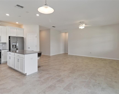 1651 Chatsworth Circle - Photo Thumbnail 7