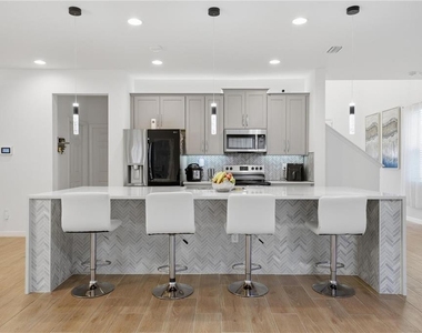 6825 Wilson Hammock Avenue - Photo Thumbnail 4