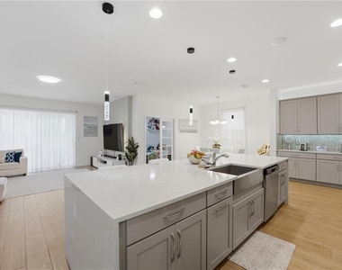 6825 Wilson Hammock Avenue - Photo Thumbnail 3