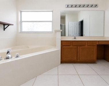 2711 Patrician Circle - Photo Thumbnail 8