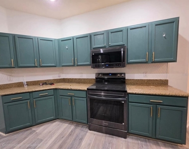 2711 Patrician Circle - Photo Thumbnail 4