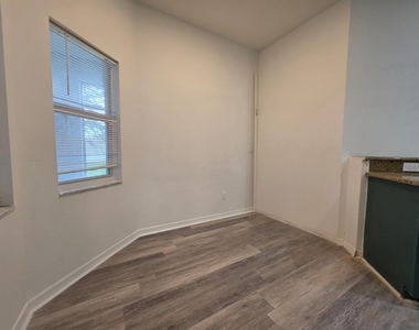 2711 Patrician Circle - Photo Thumbnail 6