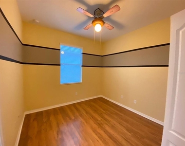 2555 Carrickton Circle - Photo Thumbnail 16