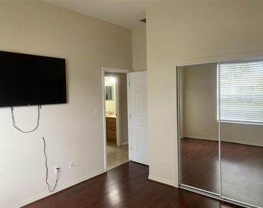 3741 Woodleaf Court - Photo Thumbnail 10